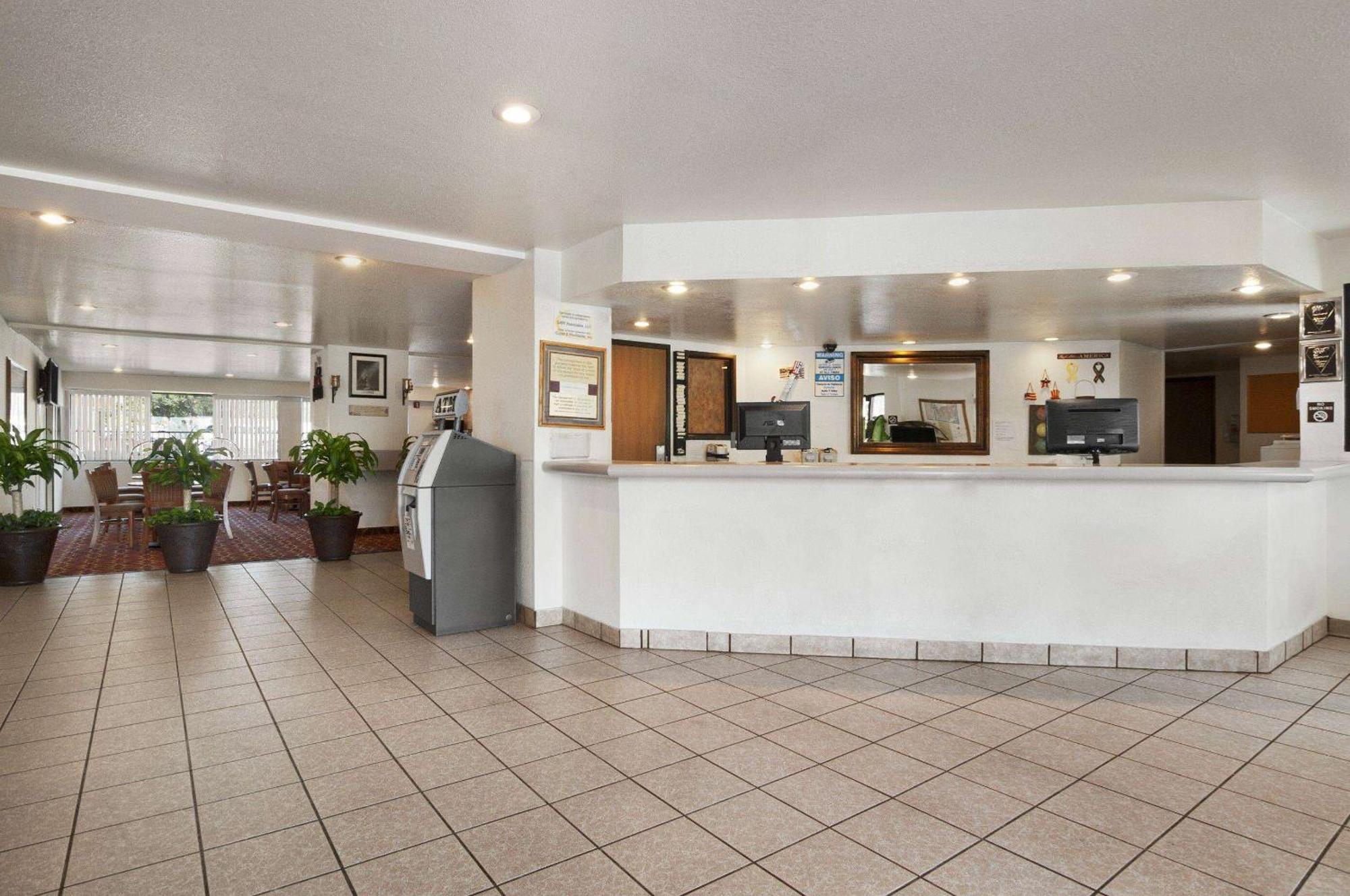 Super 8 By Wyndham Austin North/University Area Extérieur photo